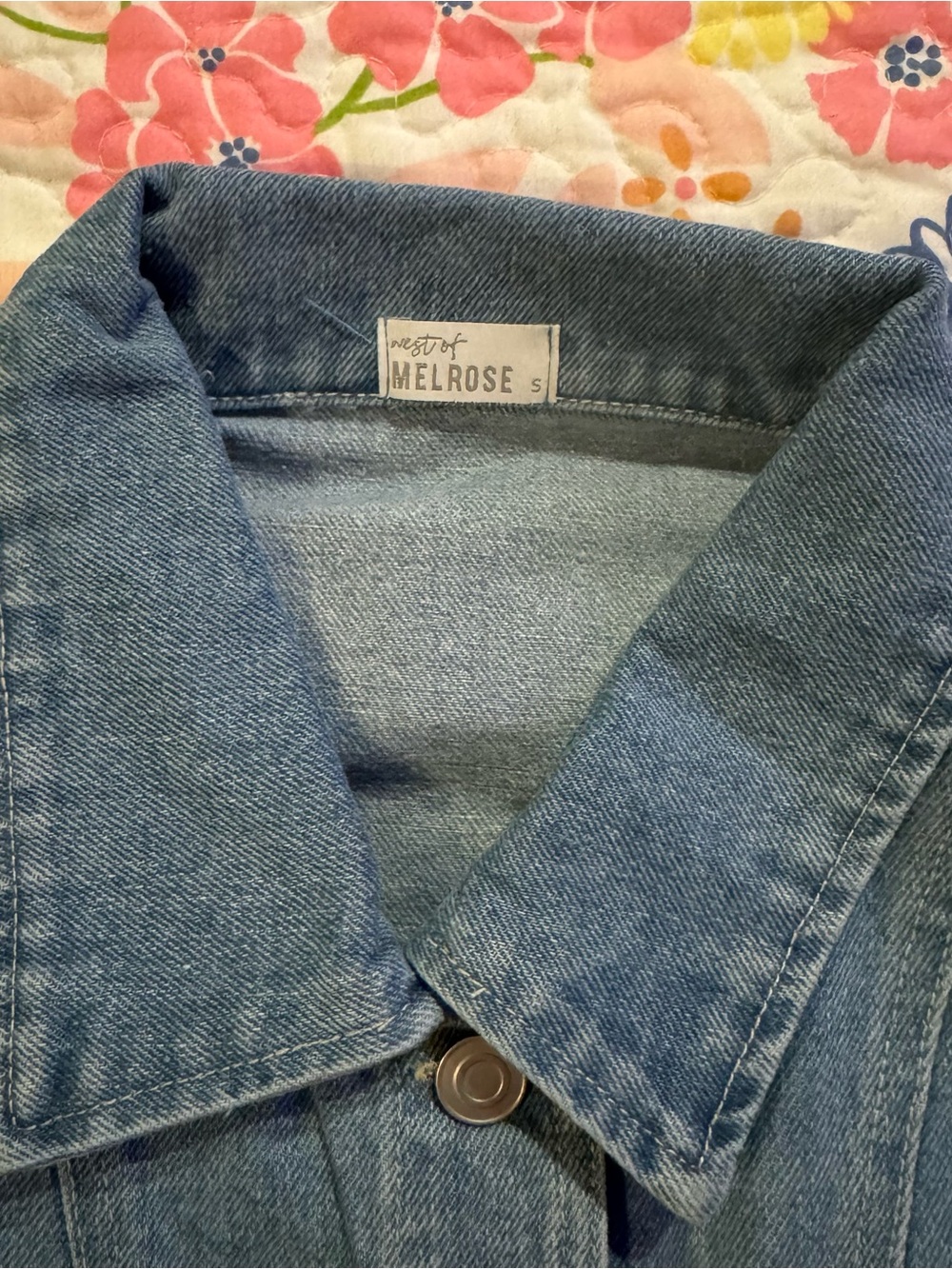 NWT Tilly’s small Cropped Denim Jacket Button Up Dropped Sleeves Unlined - Picture 2 of 3
